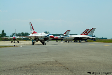 Thunderbirds F-16 Fighting Falcon Viper Ф-16
