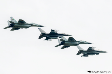F-16 Fighting Falcon Viper Ф-16 MiG-29 Fulcrum МиГ-29